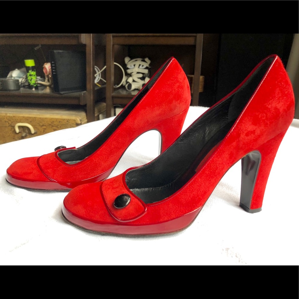 Auth- Marc Jacobs red sued pump with button detail